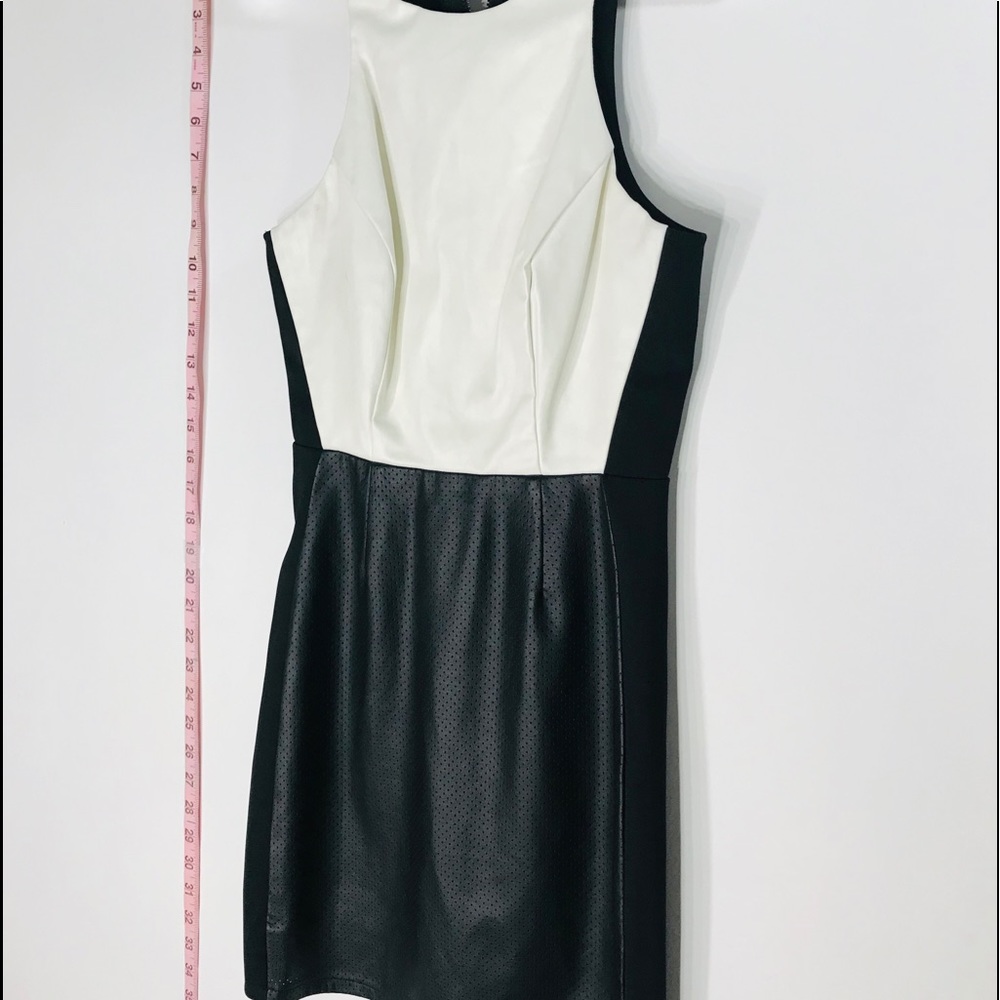 black white sleeveless mini dress fits to body